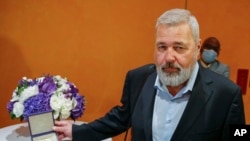 2021 წლის ნობელის პრემიის ლაურეატის, დამოუკიდებელი რუსული გამოცემა „ნოვაია გაზეტას“ მთავარი რედაქტორის დმიტრი მურატოვის მედალი აუქციონზე 103.5 მილიონ დოლარად გაიყიდა. 