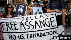 Vatsigiri vaJulian Assange vachiratidzira kuti Assange asadzorerwa kuAmerica kunotongwa