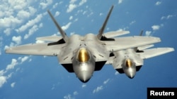 Američki borbeni avioni F-22 (Foto: REUTERS/U.S. Air Force/Master Sgt. Kevin J. Gruenwald)