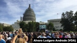 Multidão assiste ao discurso de Papa Francisco no Capitólio. Washington DC, 24 Set. 2015