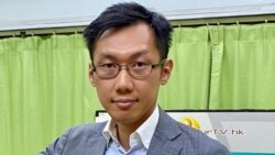 香港民主黨區議員袁海文批評，港府在區議員宣誓等議題上，不斷靠”放風“製造恐慌，他質疑全國僑聯副主席盧文端多次撰文指，民主黨不參與年底立法會選舉，可能違反國安法，是製造白色恐怖 (美國之音湯惠芸)