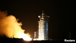 位於中國甘肅省的酒泉衛星發射中心發射全球首顆量子科學實驗衛星“墨子號”。 （2016年8月16日）