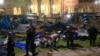 Policija hapsi demonstrante dok se demontira kamp podrške Palestincima na Univerzitetu Kalifornije u Los Anđelesu (UCLA) (Foto: REUTERS/David Swanson)