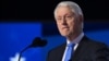 Bill Clinton sale del hospital tras ser tratado por gripe