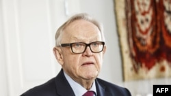 Bivši finski predsednik Marti Ahtisari na ručku sa novinarima u Helsinkiju, 16. februara 2016.