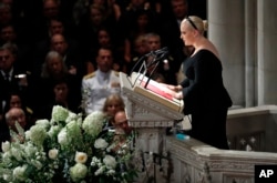 Mekejnova ćerka Megan govori na memorijalnoj službi u Nacionalnoj katedrali