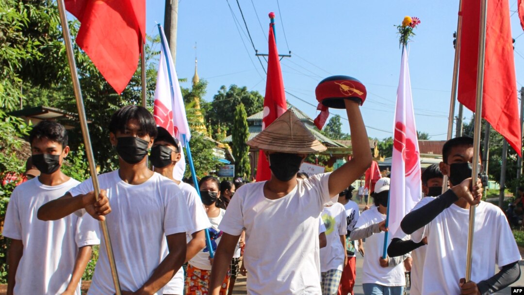 ထားဝယ်မြို့က စစ်အာဏာရှင် ဆန့်ကျင်ဆန္ဒပြ သပိတ် စစ်ကြောင်း။ (ဓာတ်ပုံ - DAWEI WATCH via AFP - မေ ၁၀၊ ၂၀၂၁)