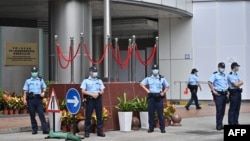 香港警察在北京駐港國安公署外站崗。 （2020年7月9日）