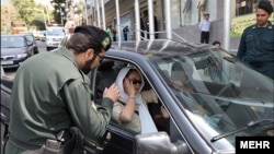 نظارت پلیس بر حجاب سرنشینان خودروها