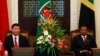 Rais wa China Xi Jinping (Kushoto) na Rais mstaafu wa Tanzania Jakaya Kikwete wakiwa Ikulu ya Dar es Salaam Machi 24, 2013.