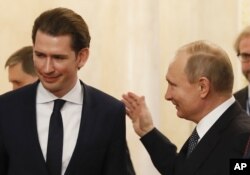 FILE - Russian President Vladimir Putin (R) and Austrian Chancellor Sebastian Kurz enter a hall before a news conference following the talks at the Kremlin in Moscow, Russia, Feb. 28, 2018.
