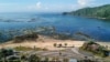 Proyek pembangunan pesisir Mandalika, yang merupakan usulan lokasi perlombaan motor MotoGP baru di sirkuit jalan raya yang dibuat khusus di Mandalika, Lombok selatan, 23 Februari 2019. (Foto: AFP/Arsyad Ali)