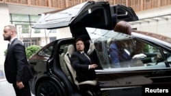 2023年5月31日，特斯拉行政總裁馬斯克乘坐特斯拉汽車離開中國北京的一家酒店。