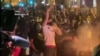 Jelang Jam Malam di Washington, Massa Masih Berkeliaran