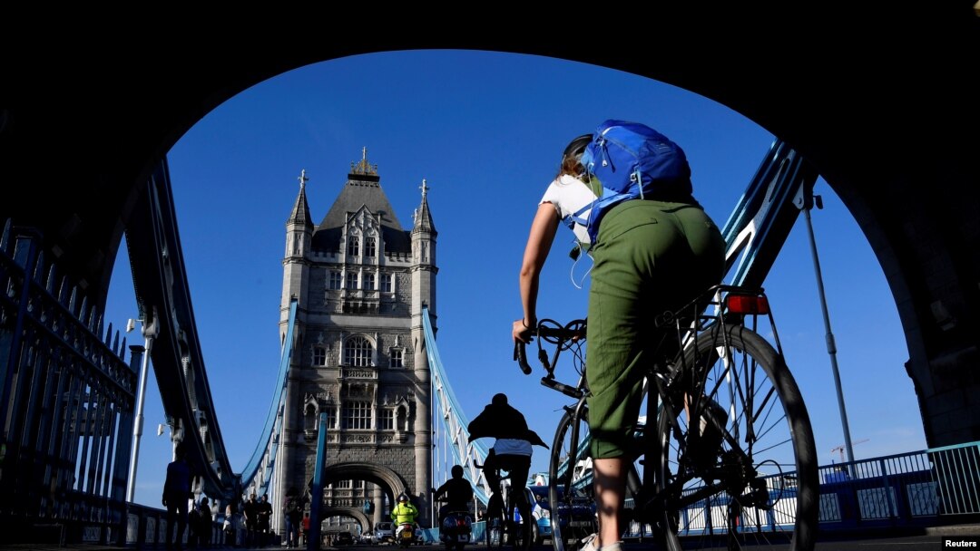 A cyclist is seen on Tower Bridge, following the outbreak of the coronavirus disease (COVID-19), in London, May 15, 2020. 