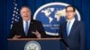 Američki državni sekretar Majk Pompeo (levo) i sekretar za finansije Stiven Mnučin na današnjoj konferenciji za novinare u Vašingtonu (Foto: AP/J. Scott Applewhite)