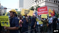 စစ်အာဏာသိမ်းမှုကို ဆန့်ကျင်ကန့်ကွင်နေကြတဲ့ မြန်မာ့မီးရထားဝန်ထမ်းများ။ (ဖေဖော်ဝါရီ ၁၉၊ ၂၀၂၁)