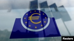 FILE PHOTO: Specialists work on a crane in front of the European Central Bank (ECB) in Frankfurt, Germany