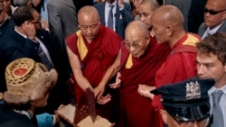 達賴喇嘛在美國接受膝關節置換手術後返回印度