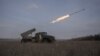 Ukrajinske snage ispaljuju raketu iz višecevnog raketnog lansera BM-21 Grad u regionu Donjecka (Foto: REUTERS/Marko Djurica)