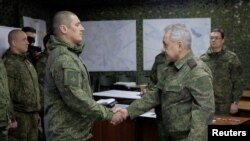 რუსეთის თავდაცვის სამინისტროს მიერ გავრცელებულ ვიდეოში, მინისტრი სერგეი შოიგუ უკრაინაში იმყოფება და იქ მყოფ რუსეთის ქვედანაყოფებს ამოწმებს. ვიდეო 2023 წლის 4 მარტს გავრცელდა.