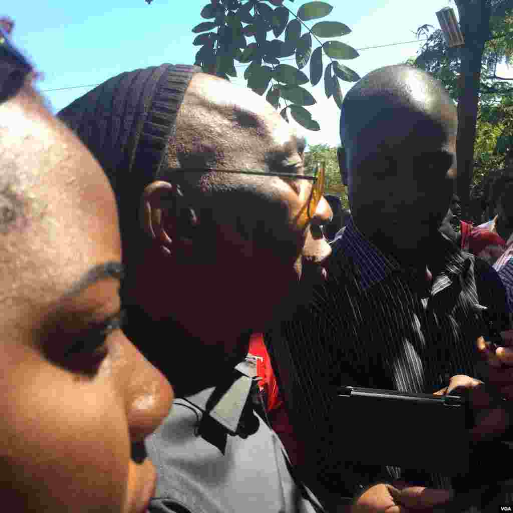 Thomas Mapfumo speaking at Oliver Mtukudzi's funeral.