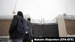People walking by the Lefortovo pre-trial detention center, where former U.S. Marine Paul Whelan is reportedly being held on espionage charges. Moscow, Russia, January 4, 2019.
