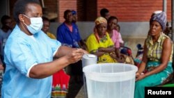 Hurumende iri kukurudzirwawo kuwanisa veruzhinji mvura yakachena senzira yekudzivirira kupararira kweCholera