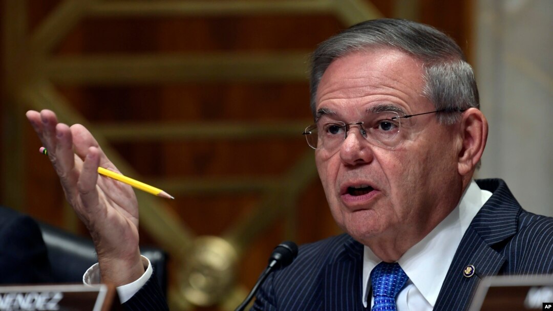 參議院外交委員會首席民主黨議員梅嫩德斯（Sen. Bob Menendez, D-NJ）出席參議院外委會聽證會。（2018年7月25日）
