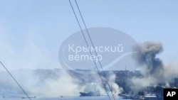 Dim se uzdiže iznad sedišta Crnomorske flote u Sevastopolju (Foto: Crimean Telegram channel via AP)