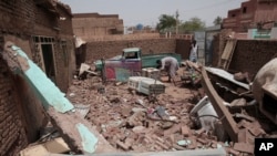 Razrušene kuće u Kartumu, u Sudanu (Foto: AP/Marwan Ali)