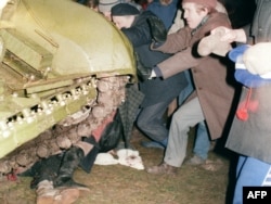 Lithuania -- A group of Lithuanians attempt to stop a Soviet Red Army tank from crushing a fellow protester during the assault on the Lithuanian Radio and Television station in Vilnius, 13Jan1991