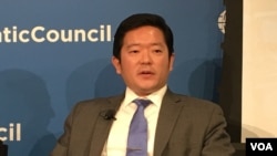 ཝ་ཤིང་ཊོན་གྱི་རྒྱལ་སྤྱིའི་ཐེ་ཝན་ཞིབ་འཇུག་ཁང་གི་སྤྱི་ཁྱབ་འགན་འཛིན་ར་སིལ་ཤཱའོ།