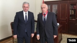 ხაჯიმბამ აფხაზურ პოლიტიკაში 70 წლის გაგულია დააბრუნა