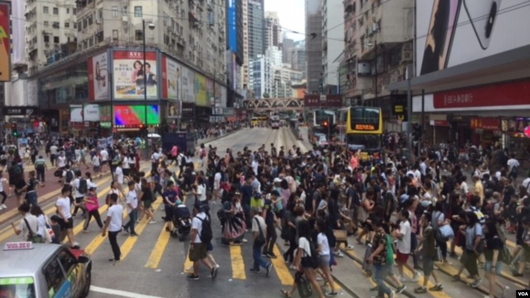 香港銅鑼灣商業區街景。 （美國之音記者申華 拍攝）