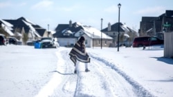 Naselje bez struje u u Flugervilu u Teksasu, 15. februara 2021.