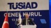 Geçtiğimiz hafta genel kurul toplantısında hükümete yönelik eleştirilerinin ardından Yüksek İstişare Konseyi Başkanı Ömer Aras hakkında açılan dava sonrası TÜSİAD’dan beklenen açıklama bugün geldi. Açıklamasında TÜSİAD, “hukuk devleti” vurgusu yaptı. 