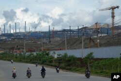 FILE - Kompleks Indonesia Weda Bay Industrial Park di Halmahera Tengah, Maluku Utara, 8 Juni 2024. (Achmad Ibrahim, File/AP)