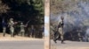 Polisi nchini Malawi wakiwatawanya raia kwa kutumia mabomu ya machozi mjini Lilongwe, Malawi Juni 6, 2019.