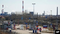 Arhiva - Pogled na ruski granični prelaz Svetogorsk sa finskog prelaza Pelkola, u Imatri, jugoistočna Finska, 14. aprila 2023.