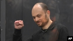 Ruski opozicioni aktivista Vladimir Kara Murza tokom suđenja u Moskvi, 21. jula 2023.