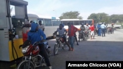 Filas de combustível no Namibe, Angola