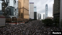 2019 年 6 月 12 日，抗議者在香港島遊行，反對擬議中的引渡法案。（資料圖片）