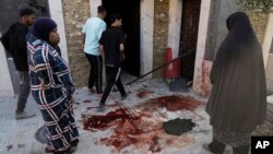 Palestinyen gade tach san nan zon kote yon atak lame Izrayelyen an dewoule nan Tulkarem, Sisjodani 3 Septanm, 2024. Palestinyen yo di gen 2 moun ki mouri.