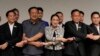นางสาวแพทองธาร ชินวัตร (กลาง) จับมือกับแกนนำพรรคร่วมรัฐบาล ในการแถลงข่าววันที่ 15 สิงหาคม 2567 (ที่มา: AP)