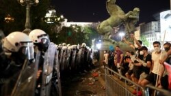 Novinari na udaru policije i demonstranata