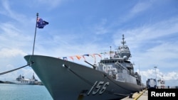 澳洲軍艦駛過台灣海峽.(路透社)