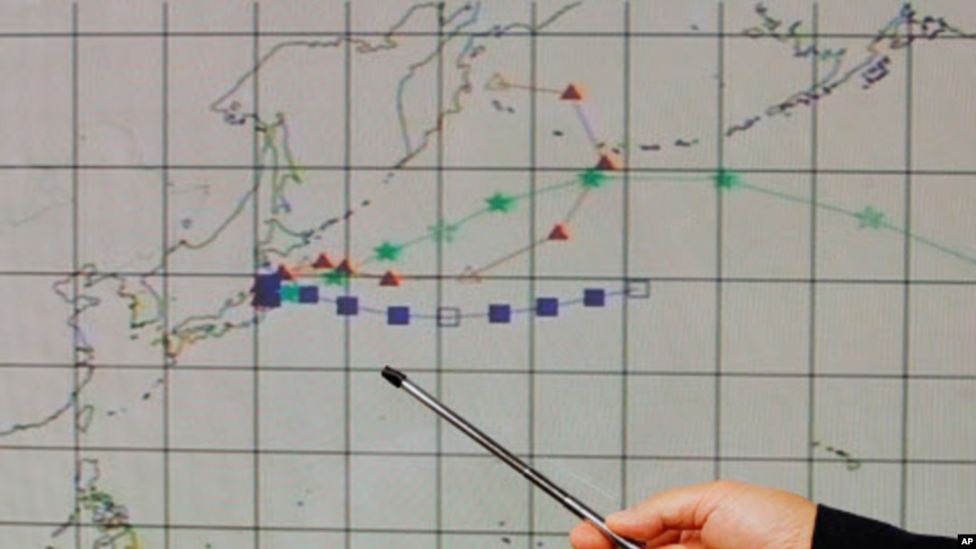 An officer at the Hong Kong Observatory shows a forecast trajectory of radiation releases from Japan during a news conference in Hong Kong, March 15, 2011