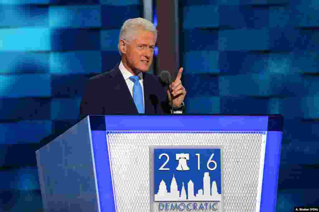 Madaxweyne Bill Clinton oo shirka ka hadlaya. Philadelphia, July 26, 2016 (A. Shaker/VOA)