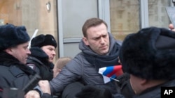 Policija privodi ruskog opozicionog lidera Alekseja Navalnog